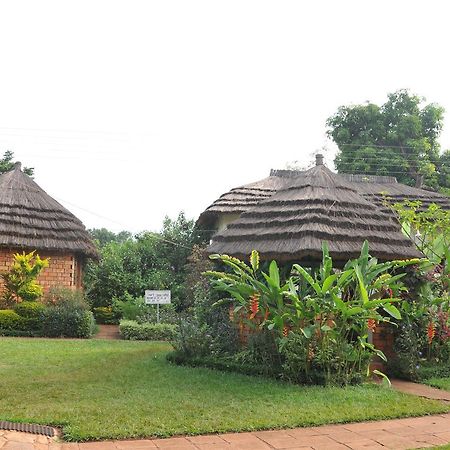 New Court View Hotel Masindi Exteriör bild