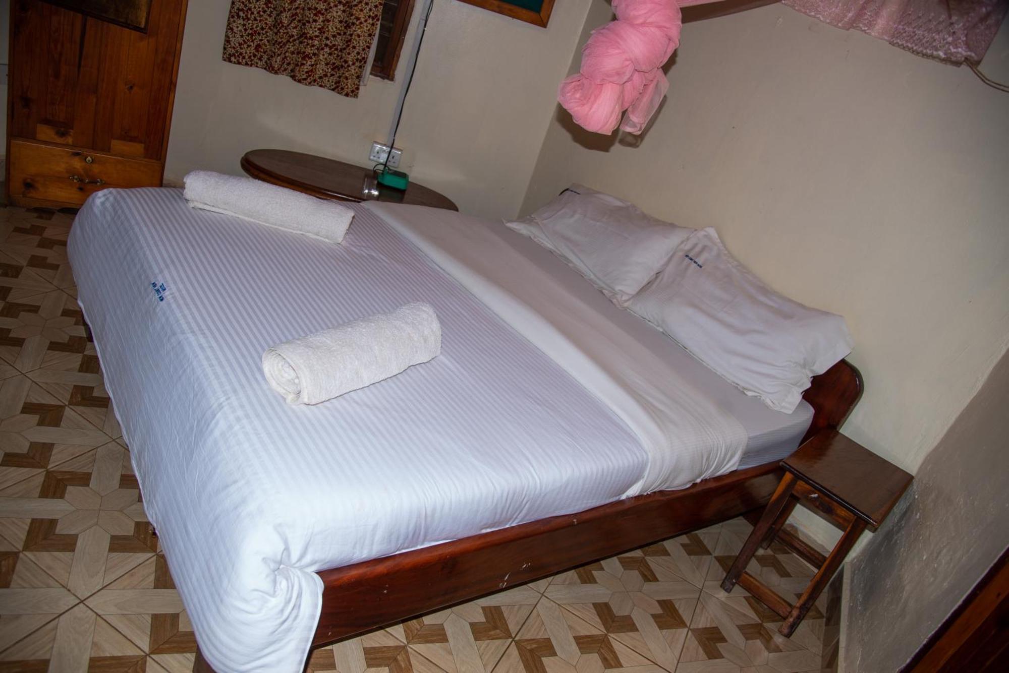 New Court View Hotel Masindi Exteriör bild