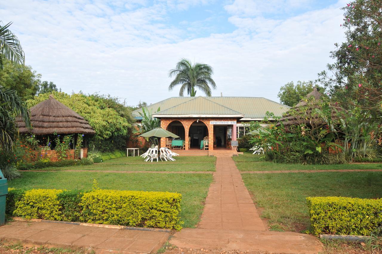 New Court View Hotel Masindi Exteriör bild