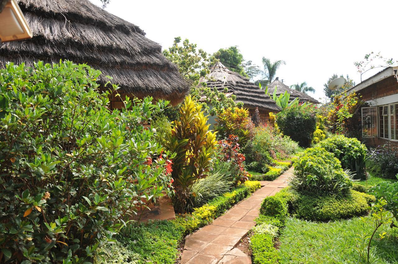 New Court View Hotel Masindi Exteriör bild