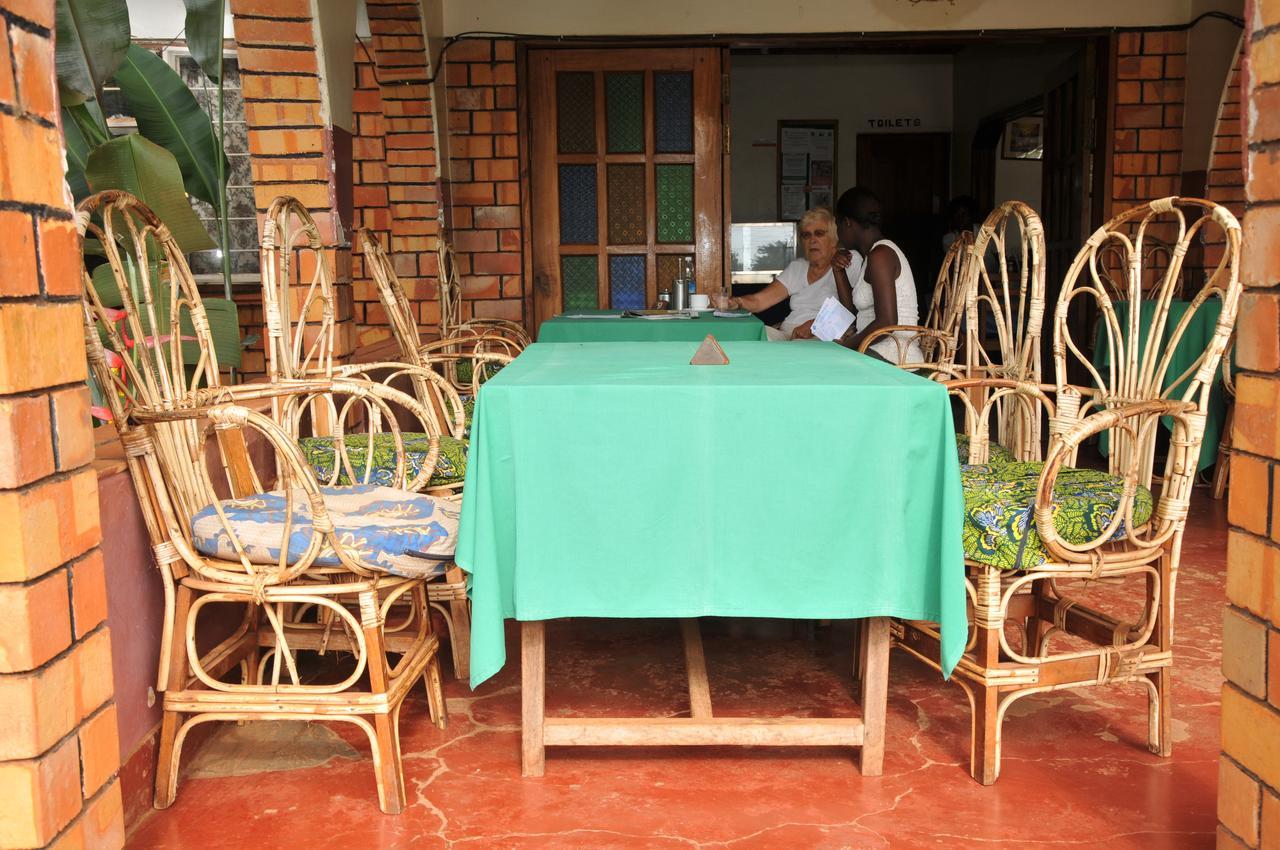 New Court View Hotel Masindi Exteriör bild