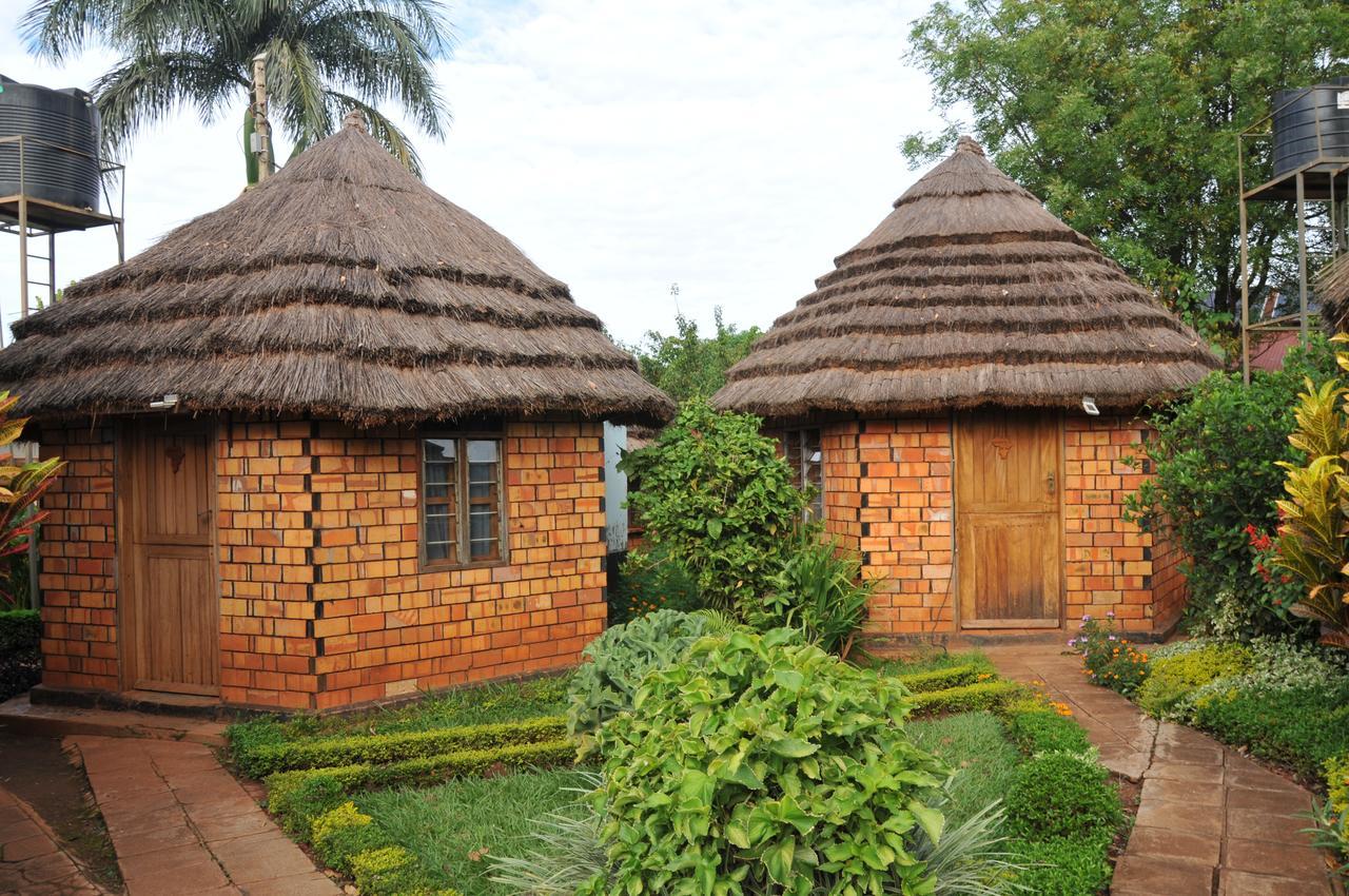 New Court View Hotel Masindi Exteriör bild