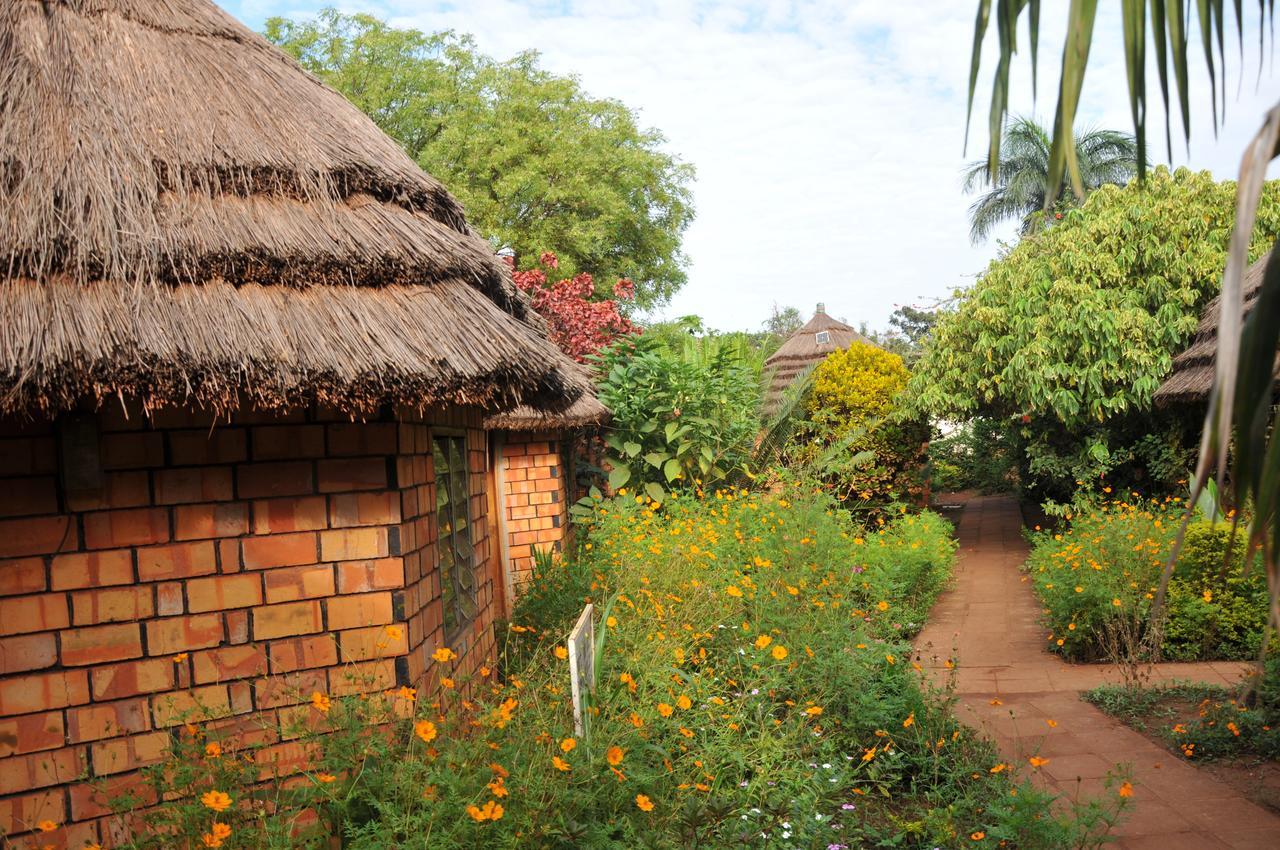 New Court View Hotel Masindi Exteriör bild