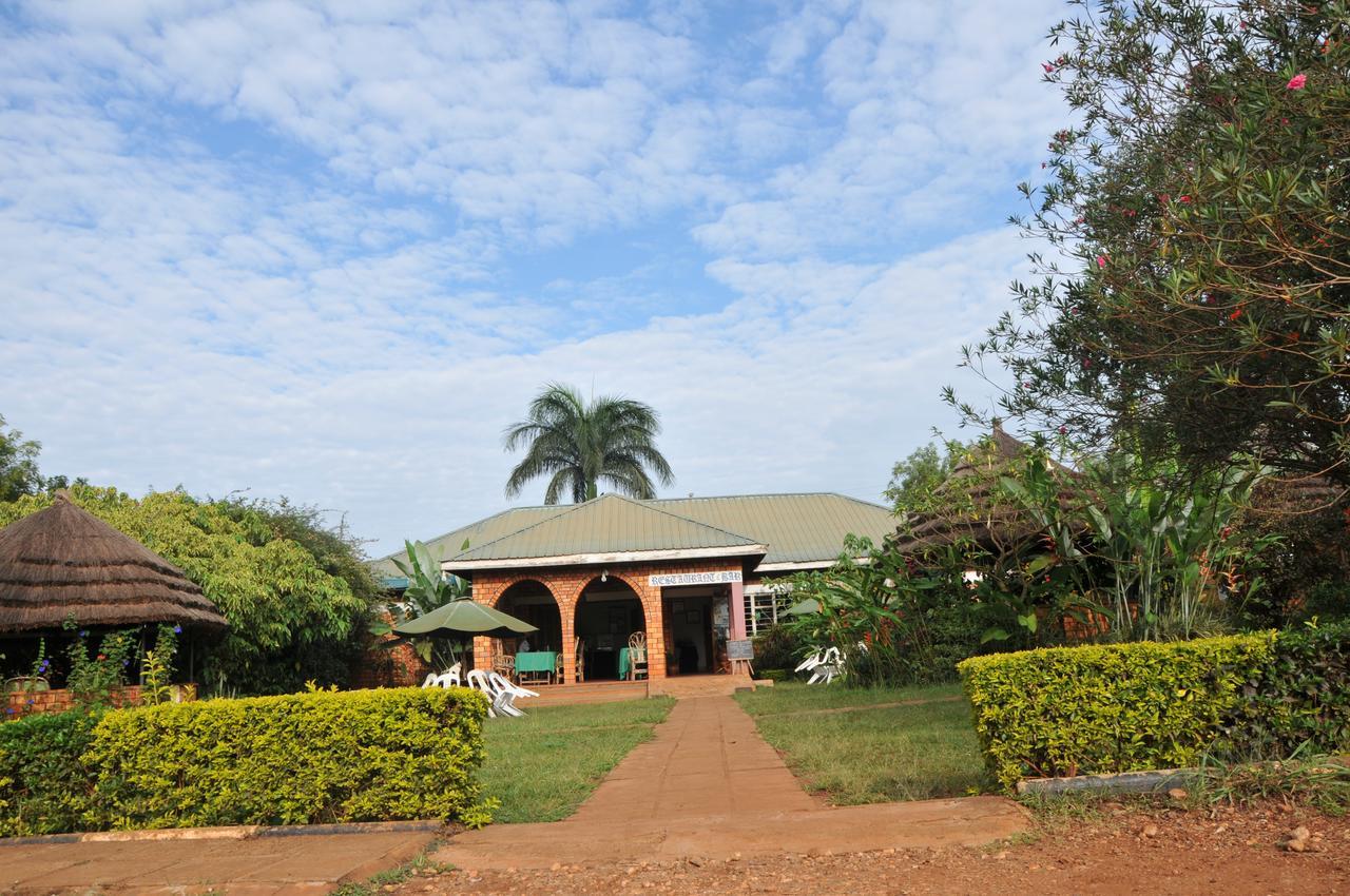 New Court View Hotel Masindi Exteriör bild